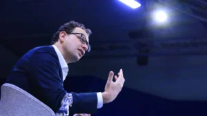 დარიო ამოდეი: AI-ის განვითარების ტემპი უნდა შევანელოთ